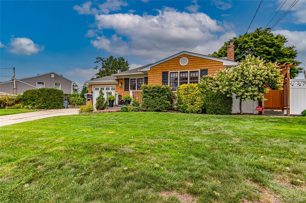 3 Peary Lane, Kings Park, NY 11754 — photo 2
