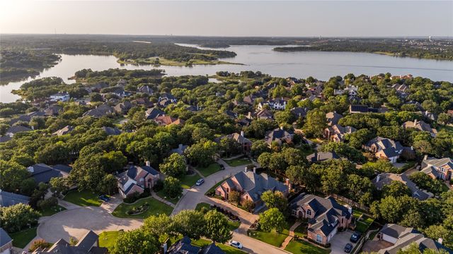 801 Shady Bend Court, Highland Village, TX 75077
