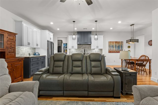 13863 S 21st Place, Bixby, OK 74008