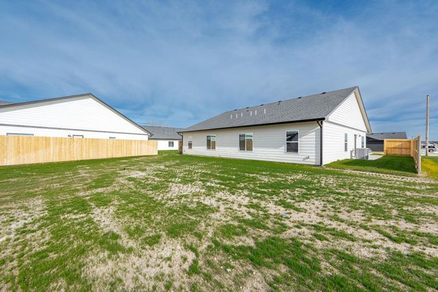 479 E Harper St, Valley Center, KS 67147
