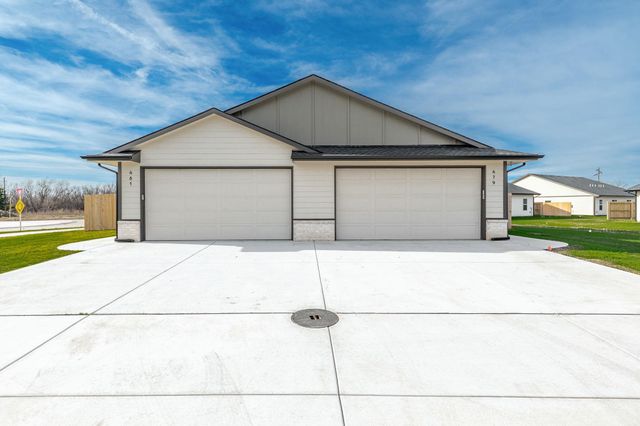 479 E Harper St, Valley Center, KS 67147