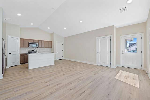 479 E Harper St, Valley Center, KS 67147