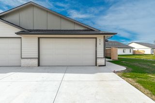 479 E Harper St, Valley Center, KS 67147