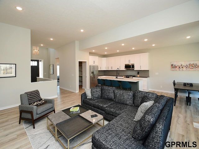 20511 Hartman Avenue, Elkhorn, NE 68022