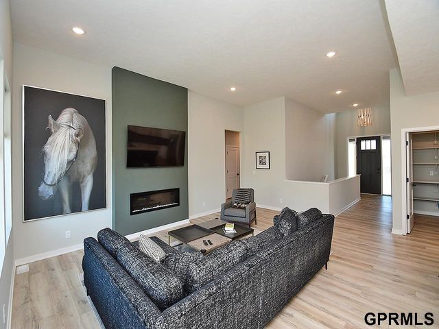 20511 Hartman Avenue, Elkhorn, NE 68022