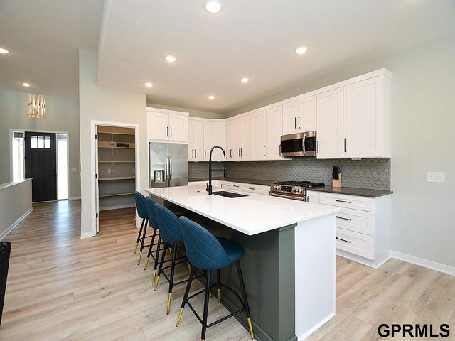 20511 Hartman Avenue, Elkhorn, NE 68022