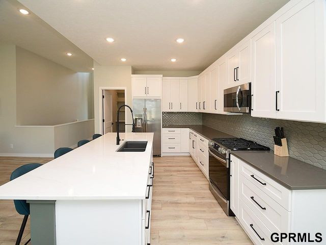 20511 Hartman Avenue, Elkhorn, NE 68022