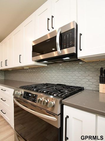 20511 Hartman Avenue, Elkhorn, NE 68022