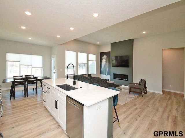 20511 Hartman Avenue, Elkhorn, NE 68022