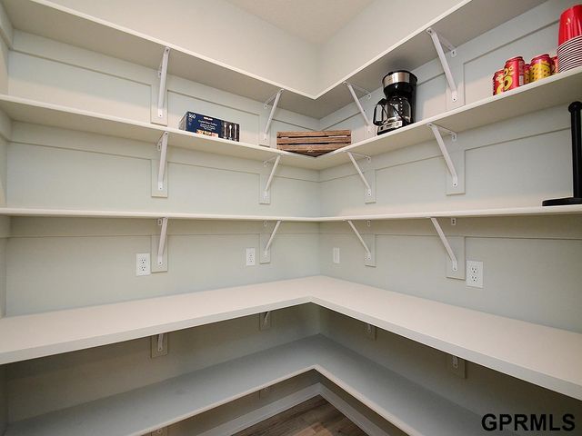 20511 Hartman Avenue, Elkhorn, NE 68022