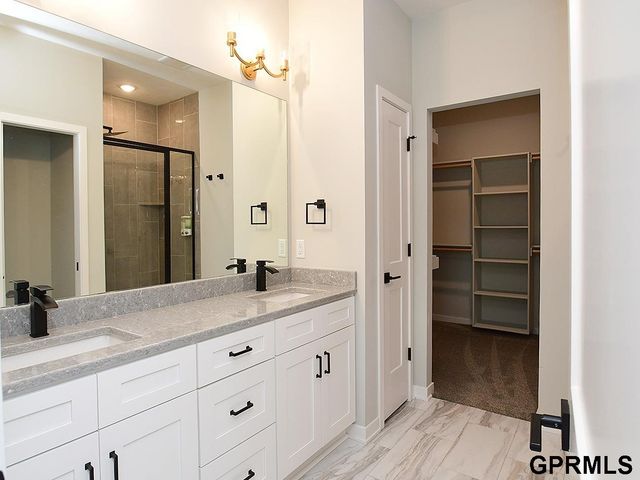 20511 Hartman Avenue, Elkhorn, NE 68022