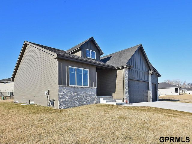 20511 Hartman Avenue, Elkhorn, NE 68022
