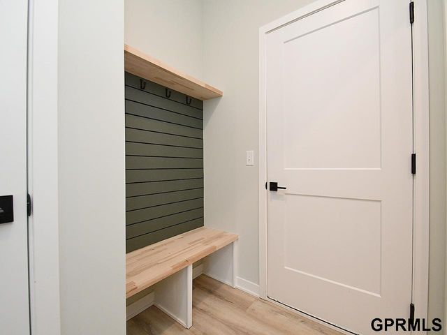 20511 Hartman Avenue, Elkhorn, NE 68022