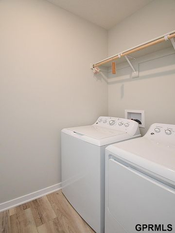 20511 Hartman Avenue, Elkhorn, NE 68022