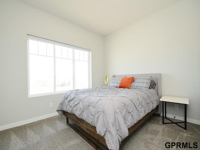 20511 Hartman Avenue, Elkhorn, NE 68022