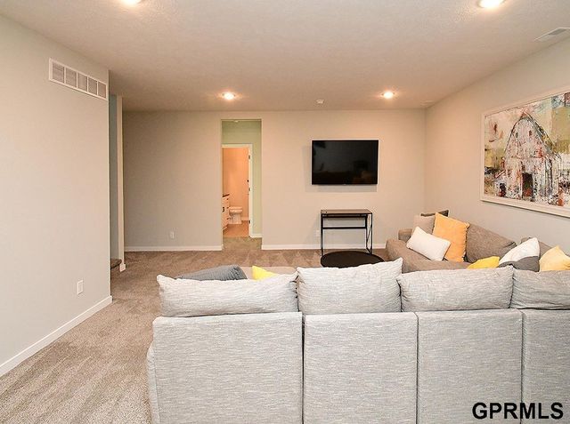 20511 Hartman Avenue, Elkhorn, NE 68022