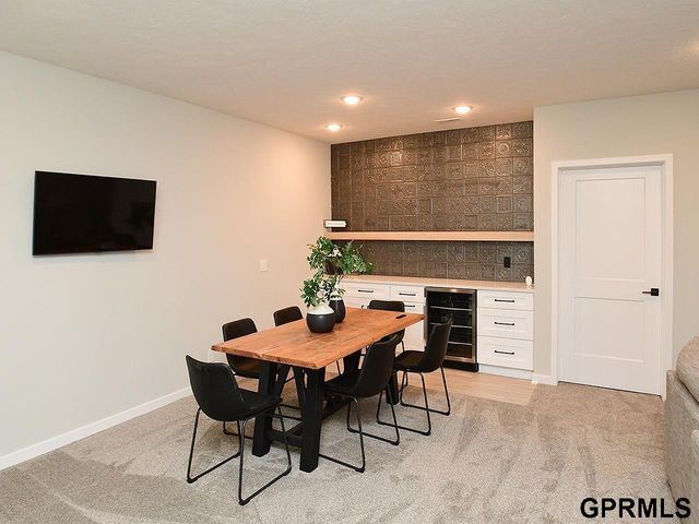 20511 Hartman Avenue, Elkhorn, NE 68022