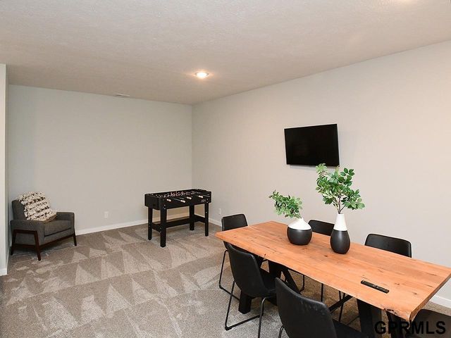 20511 Hartman Avenue, Elkhorn, NE 68022