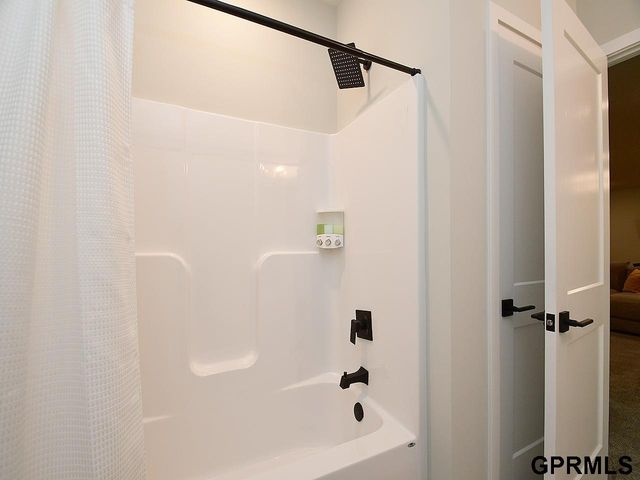 20511 Hartman Avenue, Elkhorn, NE 68022