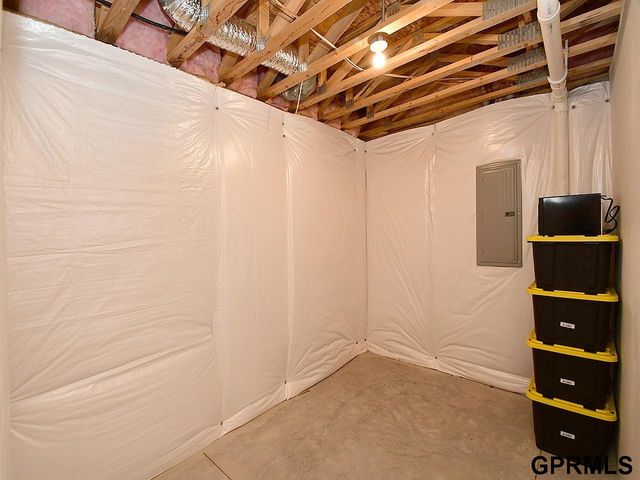 20511 Hartman Avenue, Elkhorn, NE 68022