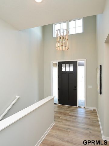 20511 Hartman Avenue, Elkhorn, NE 68022