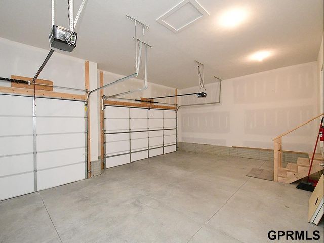 20511 Hartman Avenue, Elkhorn, NE 68022