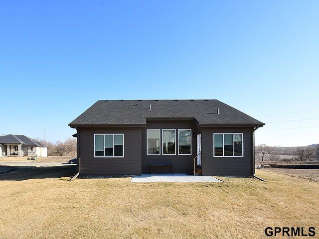 20511 Hartman Avenue, Elkhorn, NE 68022