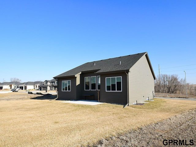 20511 Hartman Avenue, Elkhorn, NE 68022
