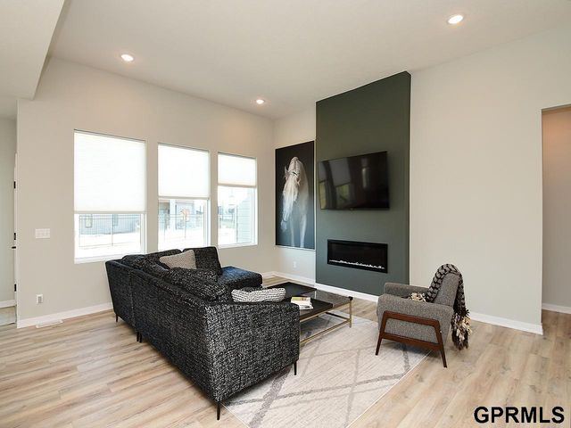 20511 Hartman Avenue, Elkhorn, NE 68022