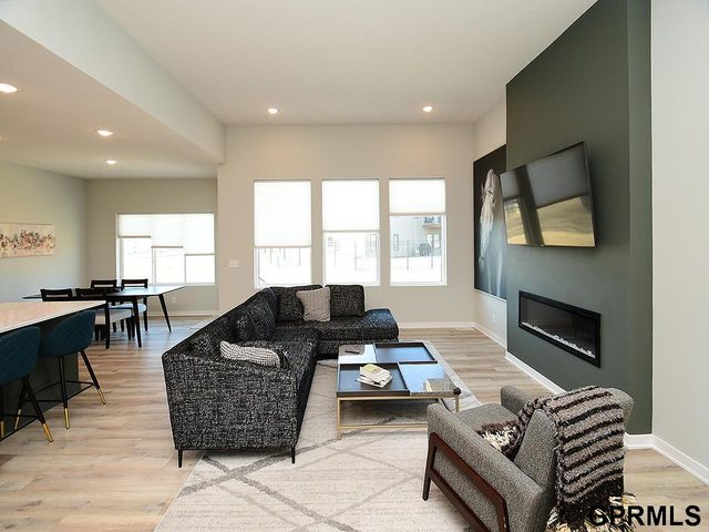 20511 Hartman Avenue, Elkhorn, NE 68022