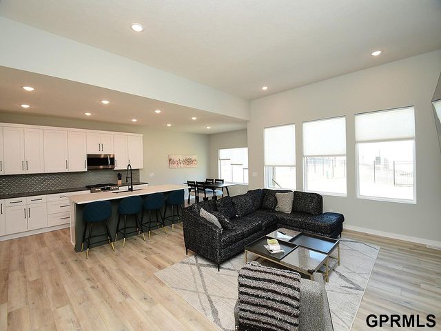 20511 Hartman Avenue, Elkhorn, NE 68022