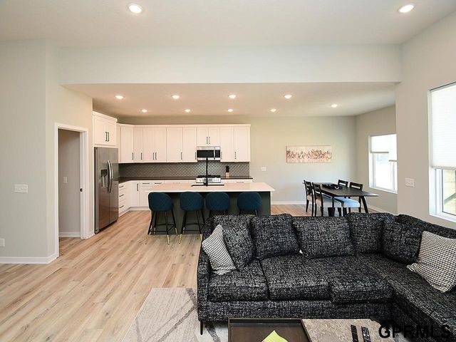 20511 Hartman Avenue, Elkhorn, NE 68022