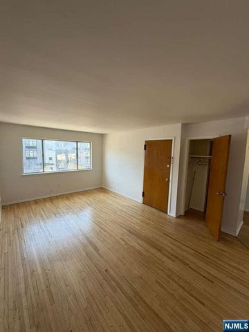 330 Taft Place, Harrison, NJ 07029
