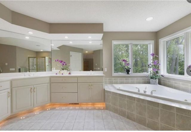 8217 W 93rd Street Circle, Bloomington, MN 55438