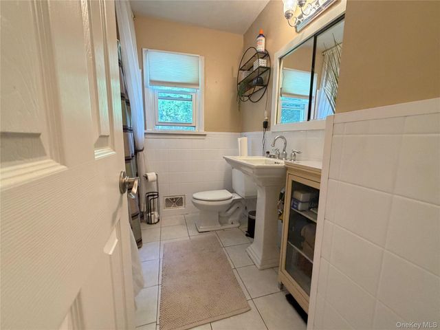 17 Mallory Road, Spring Valley, NY 10977