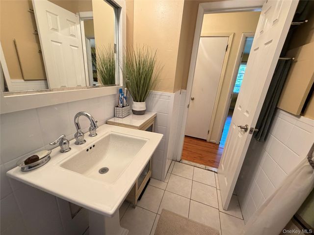 17 Mallory Road, Spring Valley, NY 10977