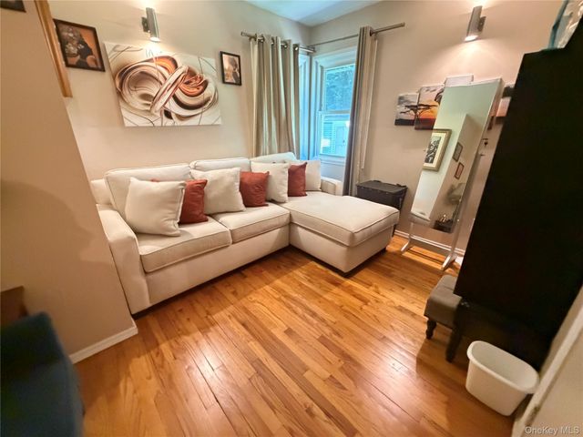 17 Mallory Road, Spring Valley, NY 10977