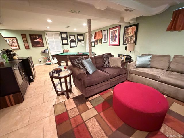 17 Mallory Road, Spring Valley, NY 10977