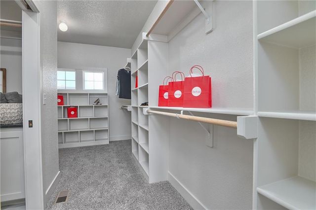 23903 Clear Creek Parkway, Shawnee, KS 66226