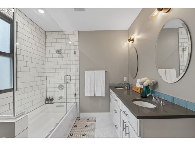 522 Ne MORRIS St, Portland, OR 97212