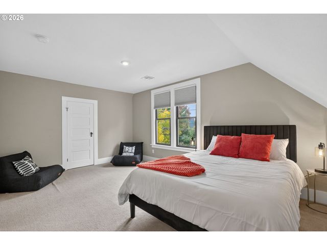 522 Ne MORRIS St, Portland, OR 97212