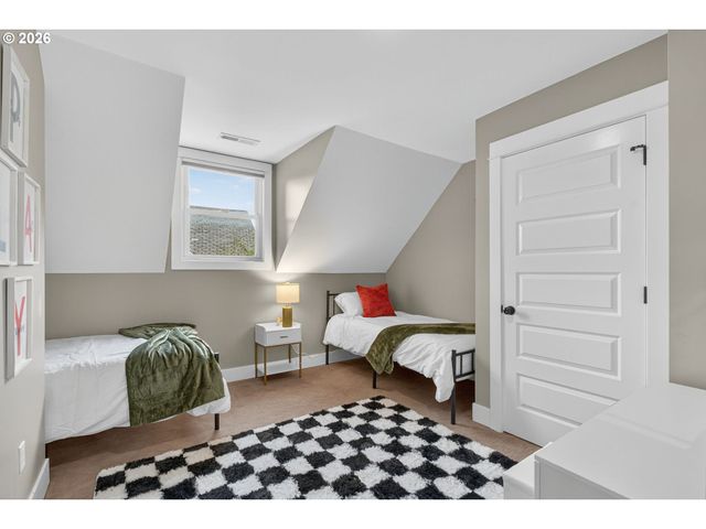 522 Ne MORRIS St, Portland, OR 97212