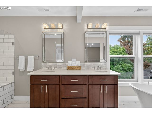 522 Ne MORRIS St, Portland, OR 97212