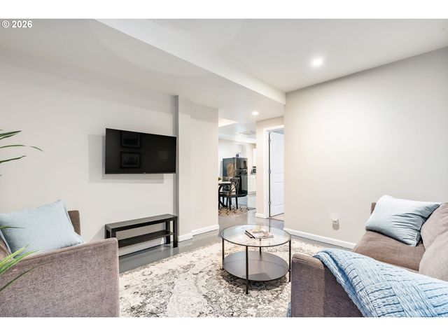 522 Ne MORRIS St, Portland, OR 97212