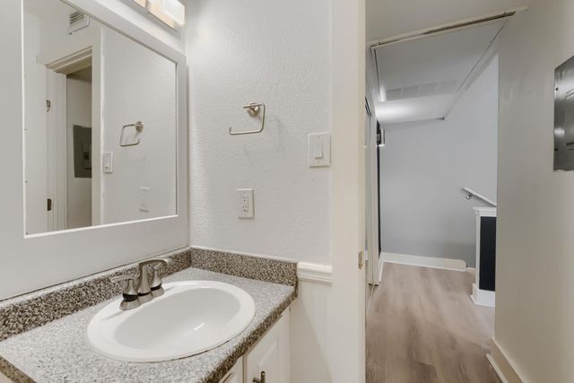 2124 Burton DR 174, Austin, TX 78741