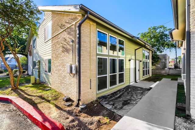 2124 Burton DR 174, Austin, TX 78741