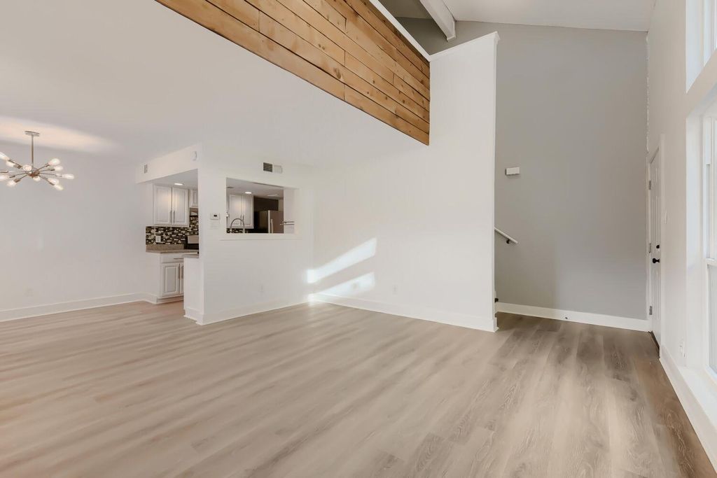 2124 Burton DR 174, Austin, TX 78741