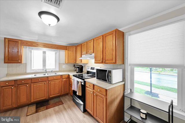 106 E SECOND AVE, Lititz, PA 17543