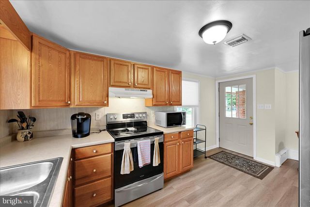 106 E SECOND AVE, Lititz, PA 17543