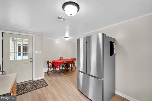 106 E SECOND AVE, Lititz, PA 17543